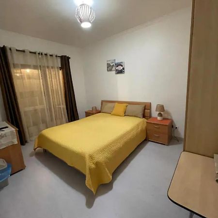 Апартаменти Quarto Calmo E Acolhedor Алмада Екстер'єр фото