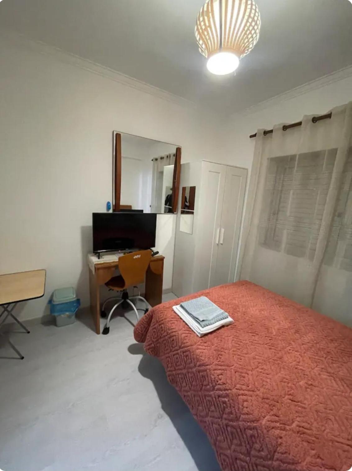 Апартаменти Quarto Calmo E Acolhedor Алмада Екстер'єр фото
