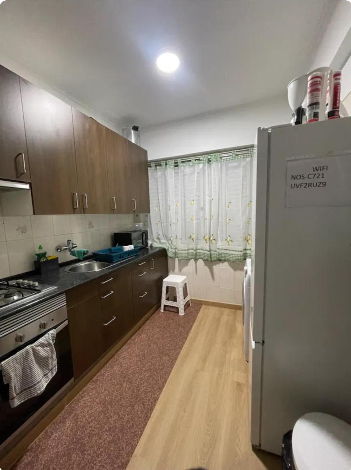 Апартаменти Quarto Calmo E Acolhedor Алмада Екстер'єр фото